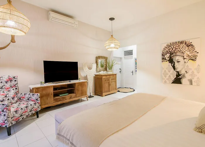 Bloom 3 - Coastal 2 Brm Sleeps 4 Seminyak